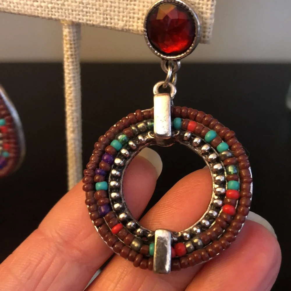 Beaded necklace and earrings set - Picture 7 of 7